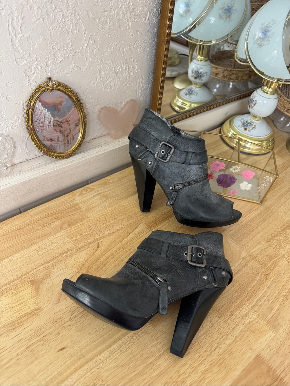 Y2K Guess Gray Peep Toe Buckle Zip Platform Ankle Booties Size 10 Indie Grunge